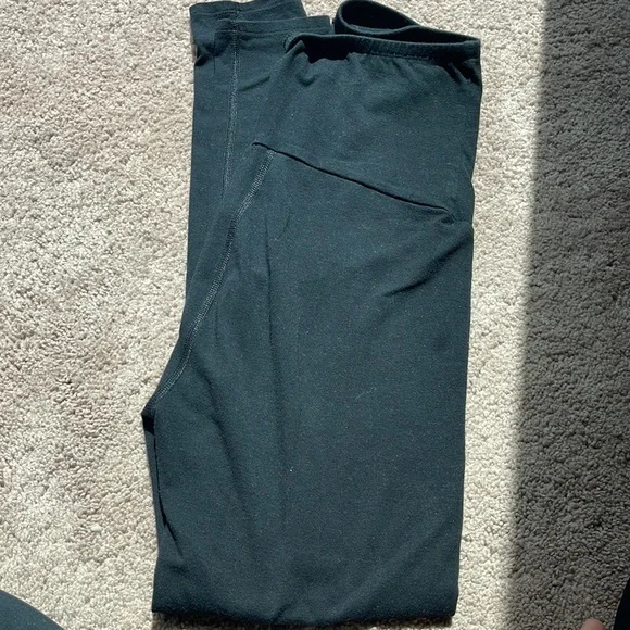 6 size small maternity leggings - Picture 10 of 11